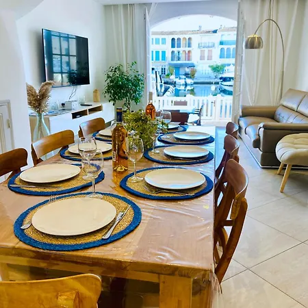 Maison De Pecheur Strelitzia Amarrage 3,8m Par 16m 格里莫