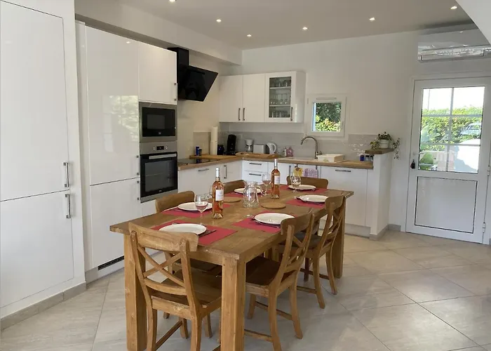 Maison De Pêcheur Strelitzia Amarrage 3,8m Par 16m Grimaud