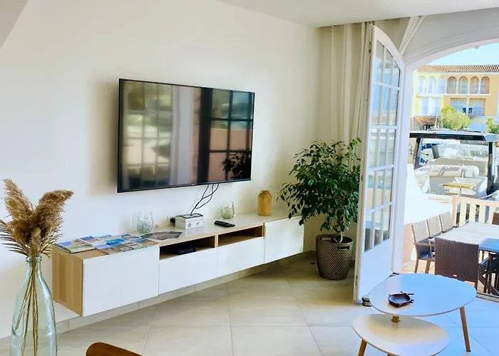 Maison De Pecheur Strelitzia Amarrage 3,8m Par 16m Grimaud